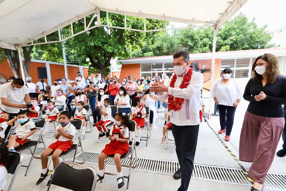 Inaugura Rutilio Escandón reconstrucción del Jardín de Niñas y Niños “Rosario Castellanos Figueroa”, en Tuxtla.jpg