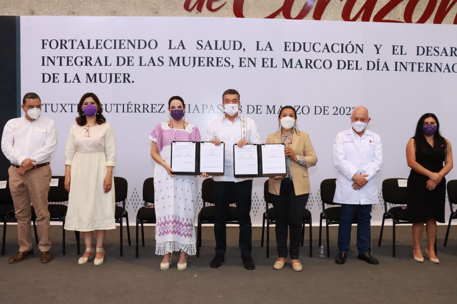 En el Día Internacional de la Mujer, Gobierno de Chiapas firma convenios para fortalecer la salud, educación y desarrollo integral.jpg
