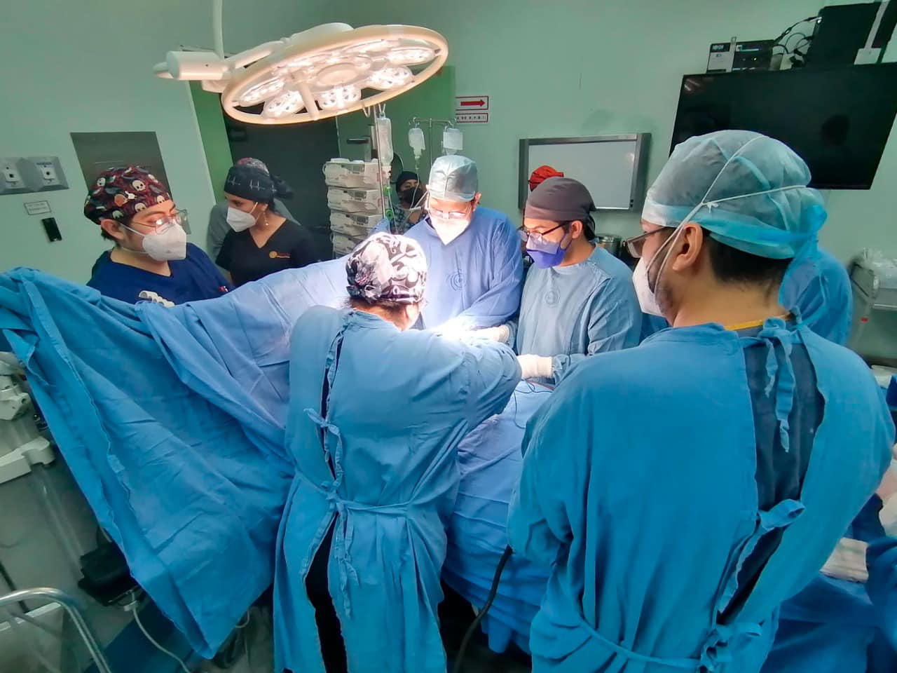 Reconoce Dr. Pepe Cruz capacidad del personal clínico de Salud tras exitoso trasplante de riñón en dos personas.jpg