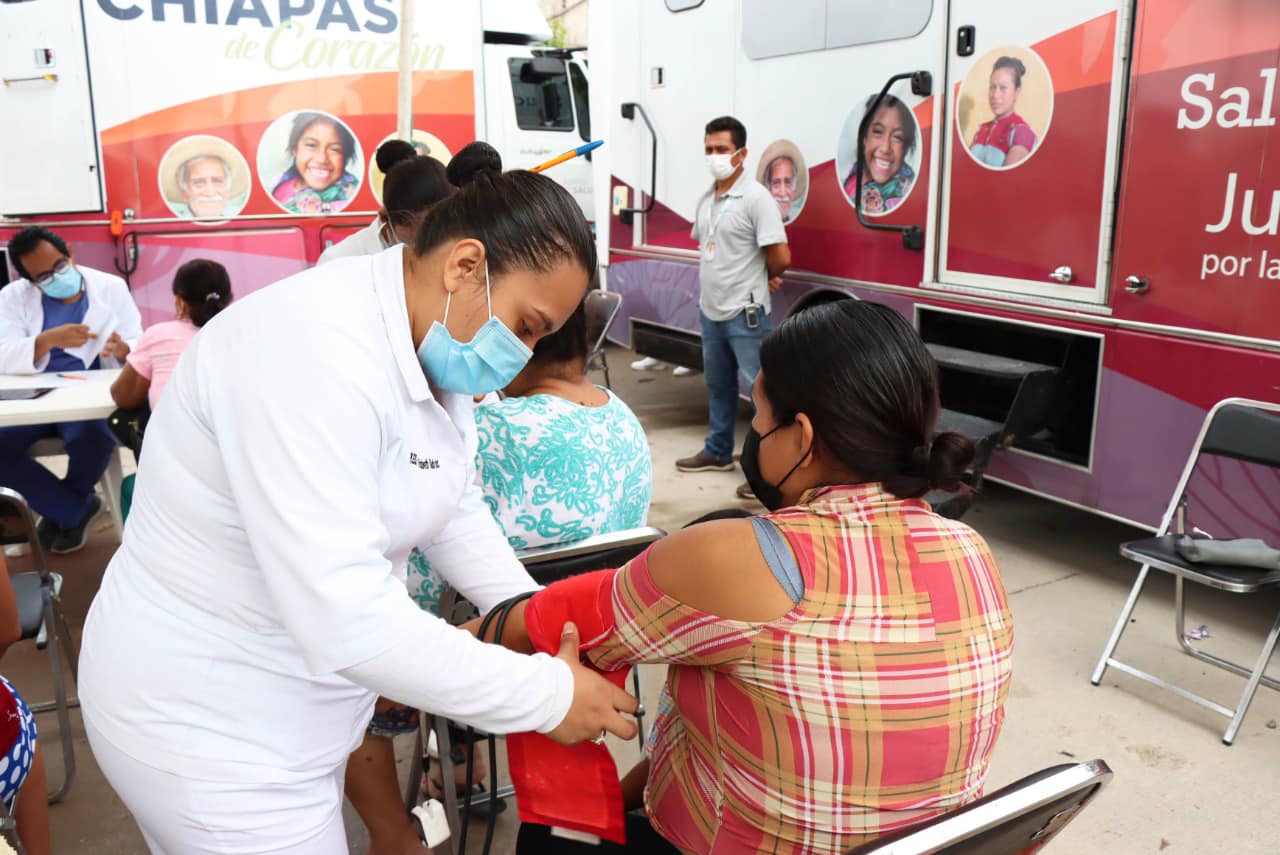 Con servicios integrales y gratuitos, Unidades Itinerantes abonan a mejor salud de la población tuxtleca.jpg