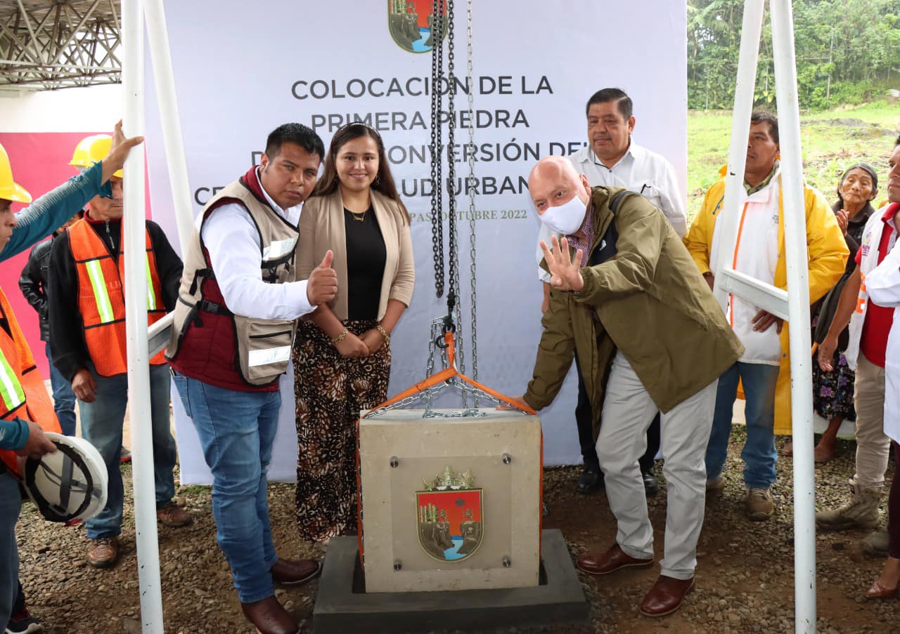 Gobierno de la transformación cumple al pueblo de Rayón con primera piedra para reconversión del centro de salud.jpg