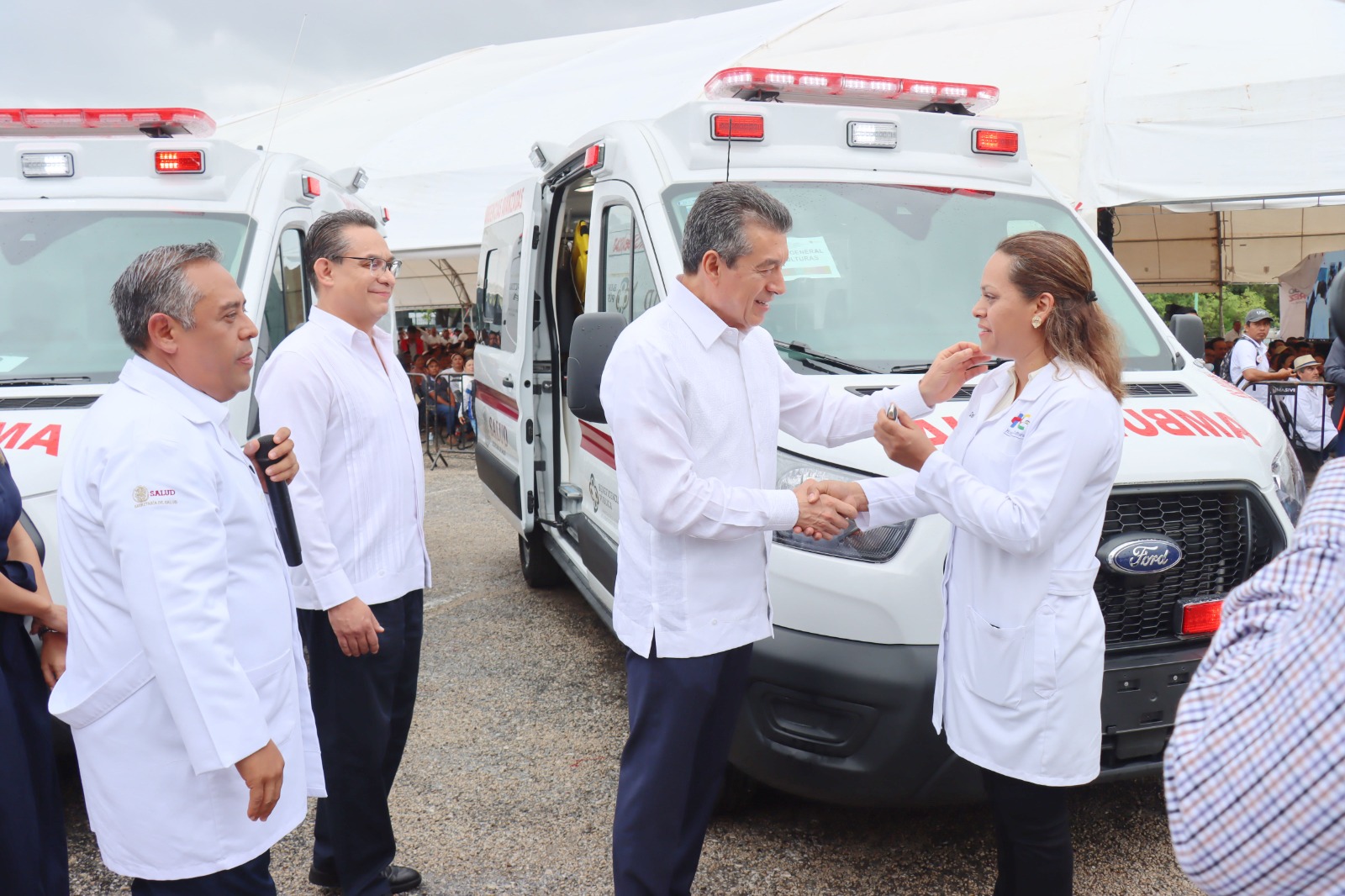 Se fortalece la atención de emergencias con entrega de 48 ambulancias.jfif