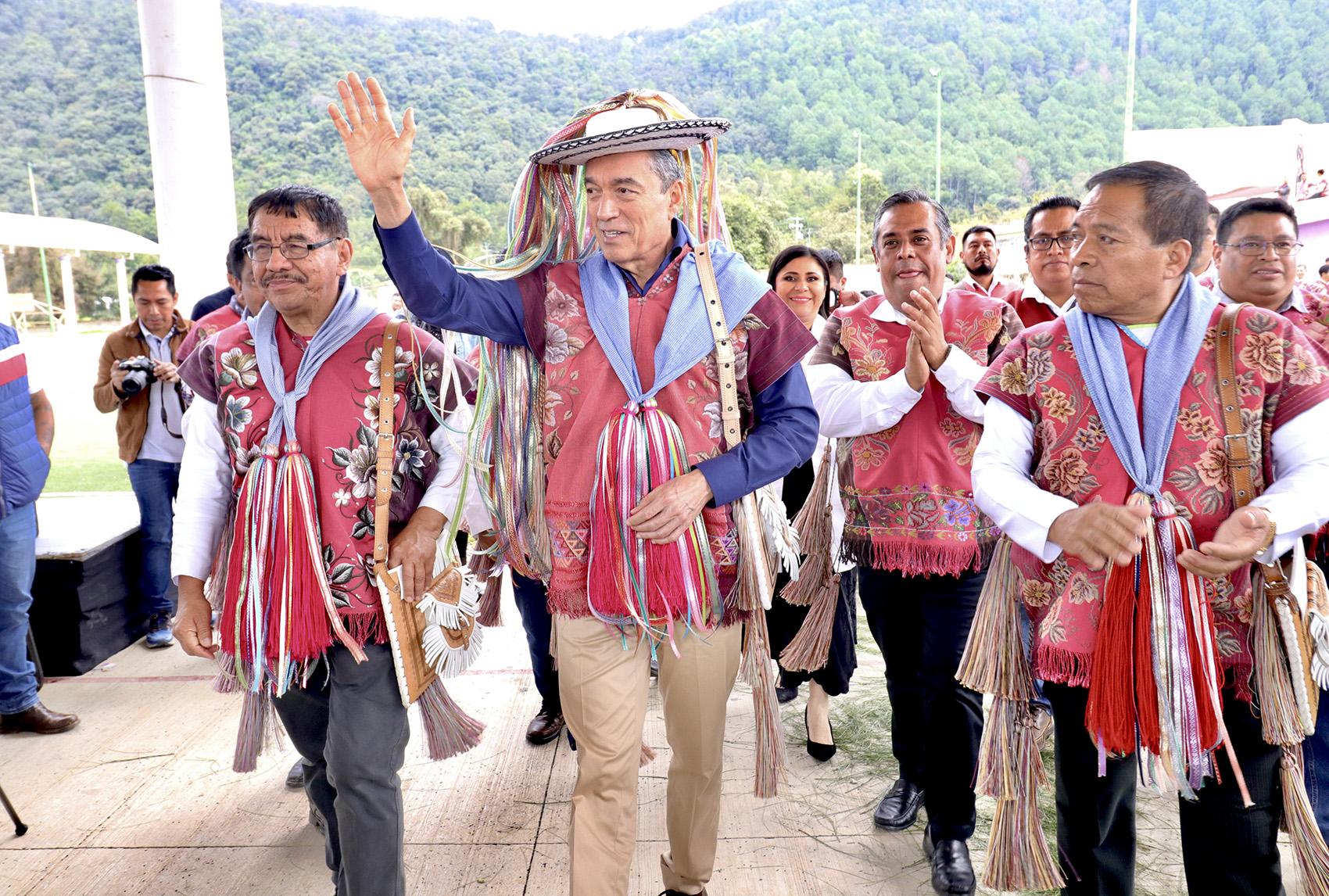 En Zinacantán, Rutilio Escandón inaugura la Clínica para la Atención de Parto Humanizado.jpeg