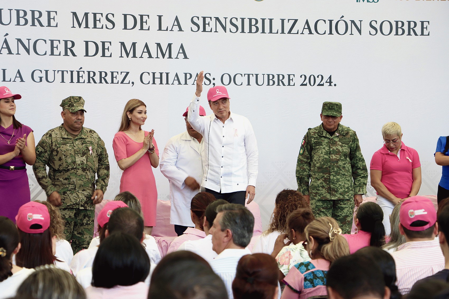 Conmemora Rutilio Escandón el Mes de la Sensibilización sobre el Cáncer de Mama.jpg